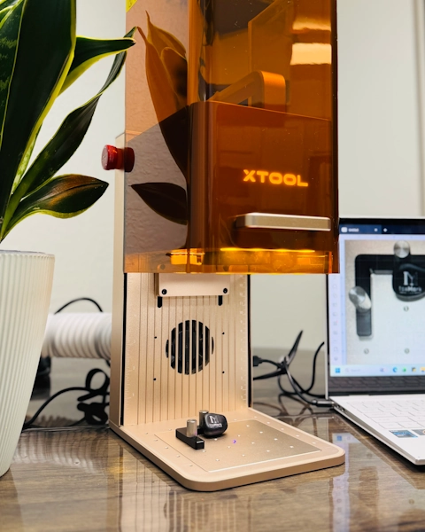 IzeMark mobile laser engraving setup